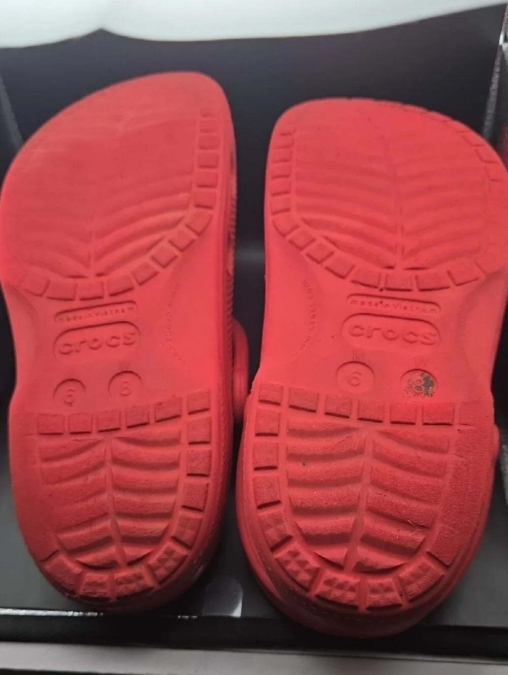 CROCS Men's Classic Clog in Red